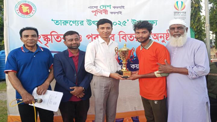 কয়রায় তারুণ্যের উৎসবে সাংস্কৃতিক ও ক্রীড়া প্রতিযোগিতার পুরস্কার বিতরণ